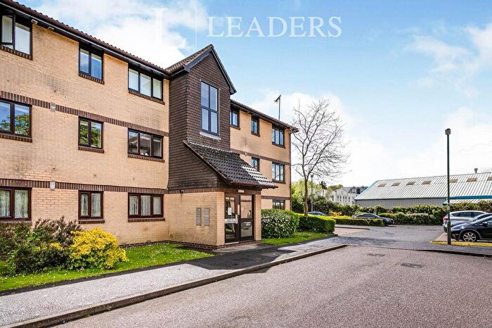 2 Bedroom Flat To Rent In Canons Close, Reigate, RH2