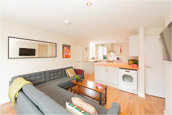 6 Bedroom House To Rent In Graham Grove, Leeds, LS4