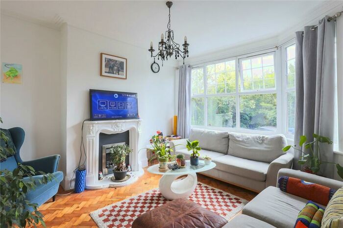 3 Bedroom House To Rent In Colney Hatch Lane, New Southgate, Barnet, London, N11