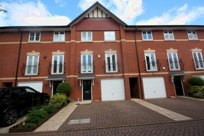 4 Bedroom Mews To Rent In Regents Place, Bolton, BL6