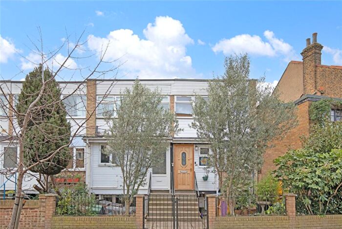 1 Bedroom Flat To Rent In Folkestone Road, Walthamstow, London, E17