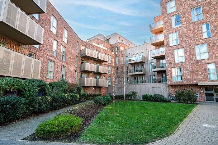 3 Bedroom Flat For Sale In Harrison Drive, Cambridge, CB2