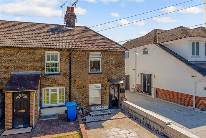 2 Bedroom End Of Terrace House For Sale In Borden Lane, Sittingbourne, Kent, ME10