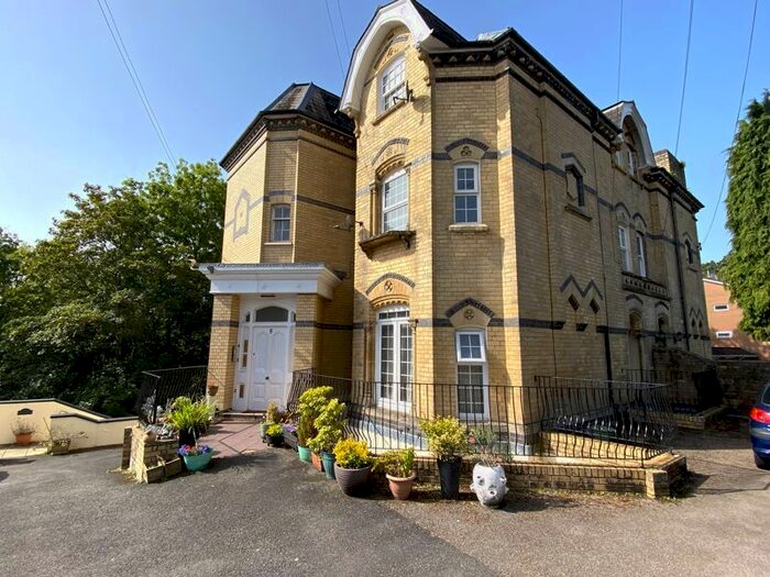 2 Bedroom Flat To Rent In Stow Park Crescent, Newport, NP20