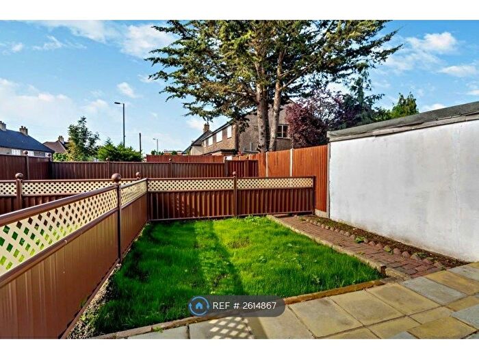 3 Bedroom Flat To Rent In Southfield Park, Harrow, HA2
