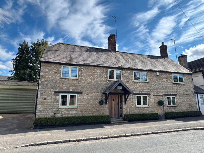 3 Bedroom Detached House For Sale In Tingewick, MK18