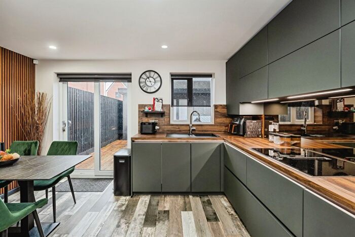 3 Bedroom Semi-Detached House For Sale In Golwg Y Garreg Wen, Swansea, SA1