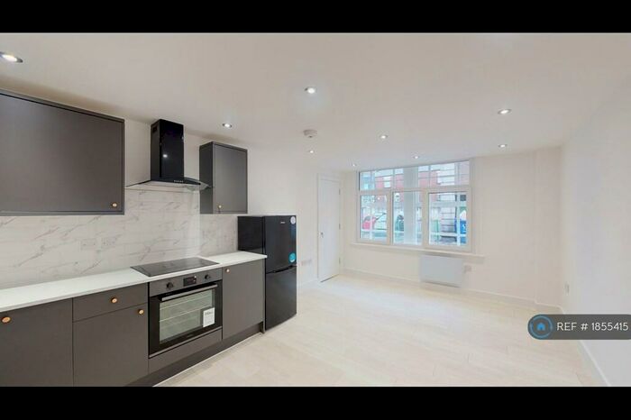 1 Bedroom Flat To Rent In Queen Street, Oldham, OL1