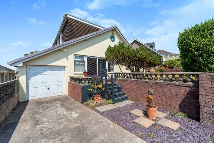 4 Bedroom Detached Bungalow To Rent In Seaview Drive, Ogmore-by-Sea, Bridgend, CF32