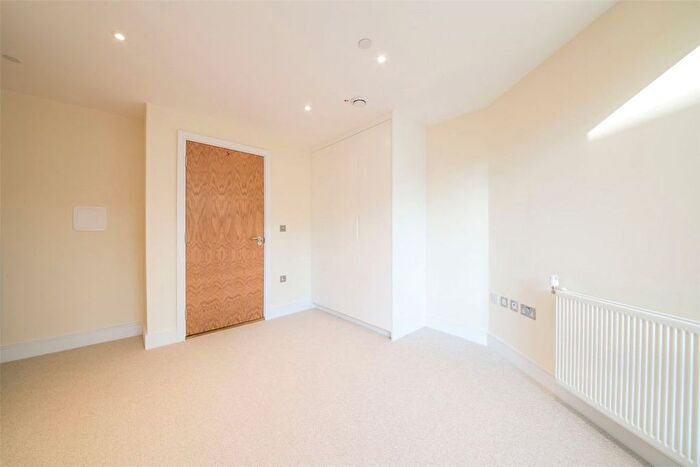2 Bedroom Flat For Sale In St. Annes Street, London, E14