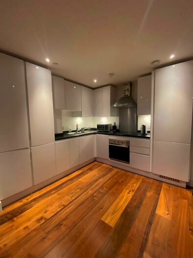 2 Bedroom Apartment To Rent In Lincoln Plaza, Jackson Tower, Canary Wharf, South Quay, London, E14