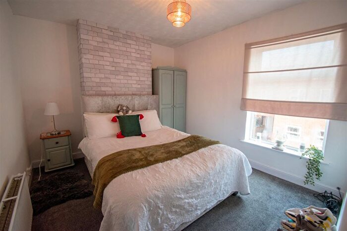 3 Bedroom Terraced House For Sale In Wall Street, Ripley, DE5