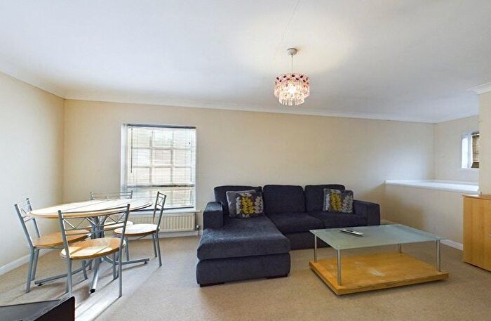 1 Bedroom Maisonette For Sale In Burton Court, Summer Road, Thames Ditton, KT7