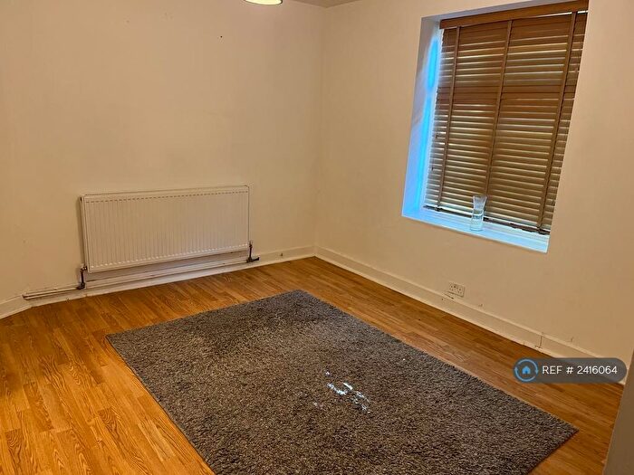 3 Bedroom Flat To Rent In Addison Way, London, NW11