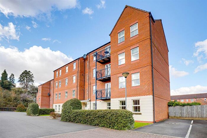 3 Bedroom Apartment To Rent In Stokesay Walk, West Bridgford, Nottingham, NG2