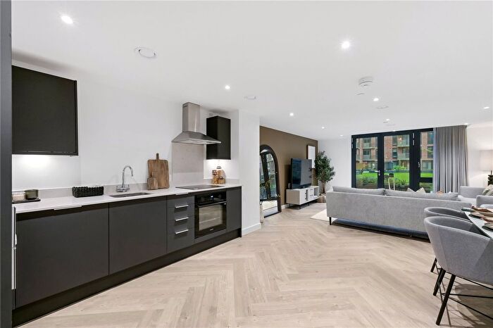 3 Bedroom Flat To Rent In Gaythorn Street, Salford, M5