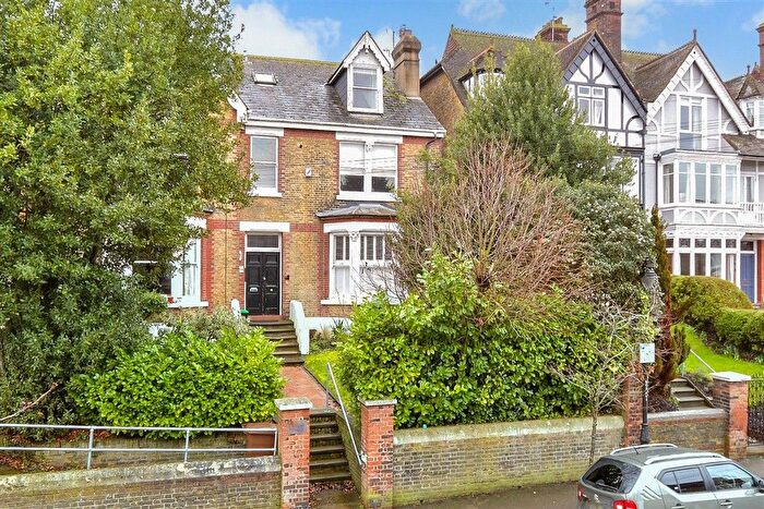 1 Bedroom Flat For Sale In Watts Avenue, Rochester, Kent, ME1