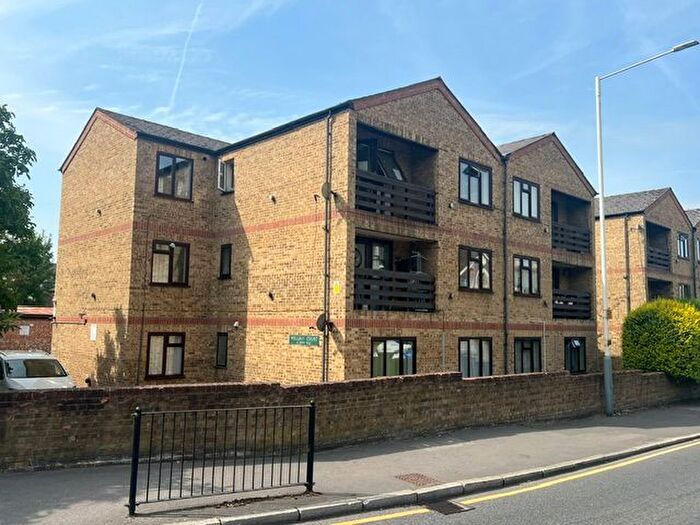 1 Bedroom Flat To Rent In Hows Road, Uxbridge, UB8