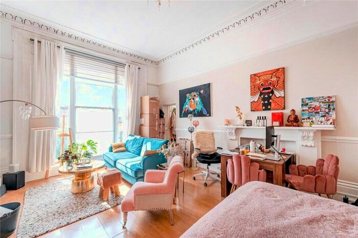 Studio To Rent In Pembridge Villas, London, W11