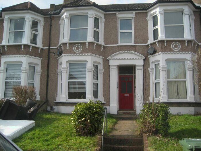 2 Bedroom Flat To Rent In Wellmeadow Road, Catford, London, SE6