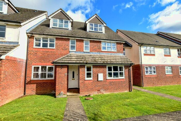 2 Bedroom Maisonette To Rent In Derwent Close, Amersham, HP7