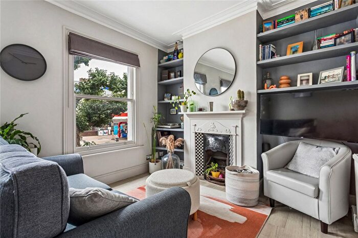 1 Bedroom Flat For Sale In Garratt Lane, London, SW17