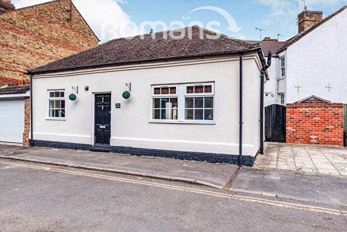 2 Bedroom Bungalow To Rent In Sunbury Road, SL4