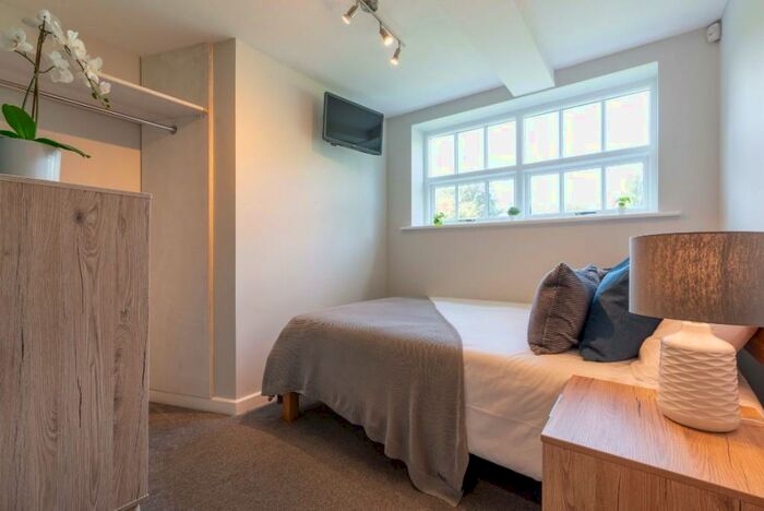 2 Bedroom Flat To Rent In Jesmond Road, Newcastle Upon Tyne, NE2