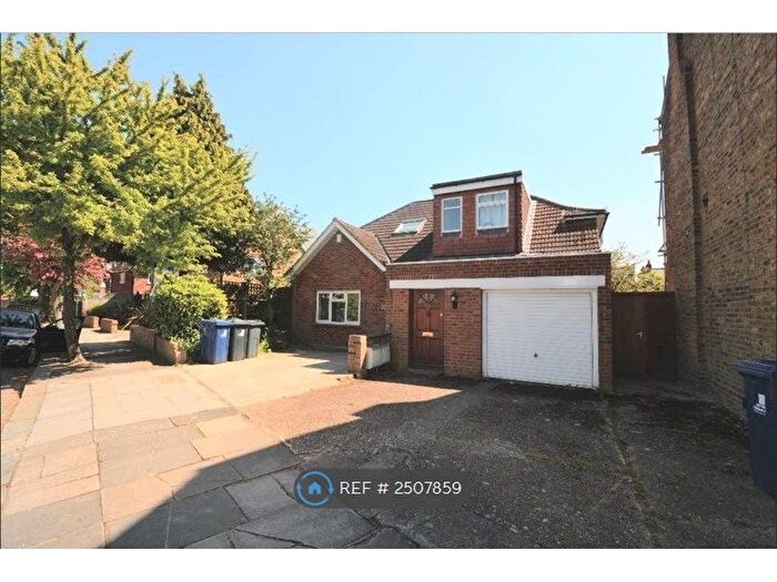 3 Bedroom Semi-Detached House To Rent In Waldeck Road, London, W13