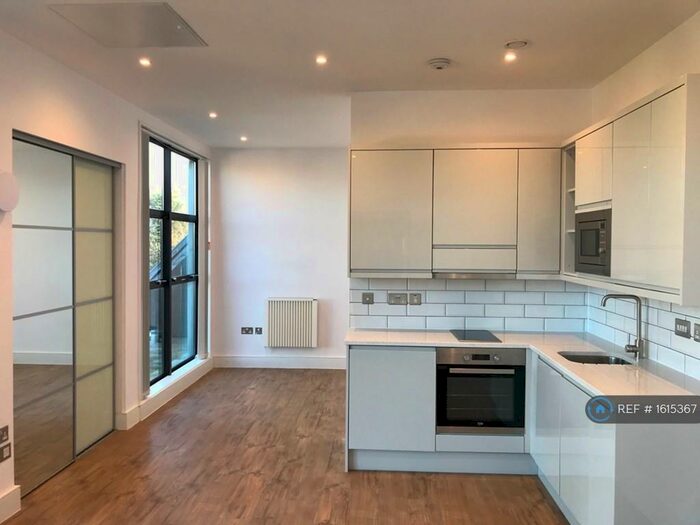 1 Bedroom Flat To Rent In Wardour Place, Slough, SL1