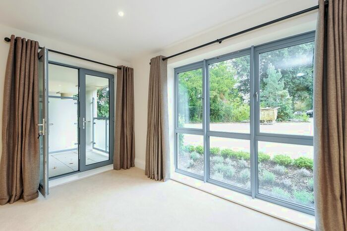 2 Bedroom Flat To Rent In Humphris Place, Cheltenham GL53