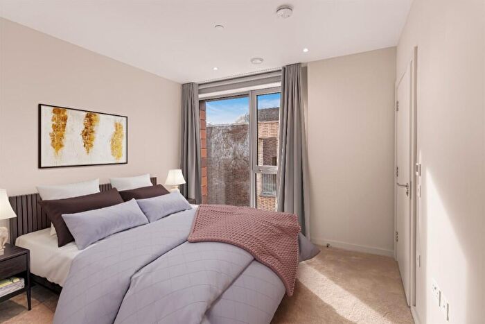 2 Bedroom Apartment To Rent In Nine Elms Lane, London, SW11