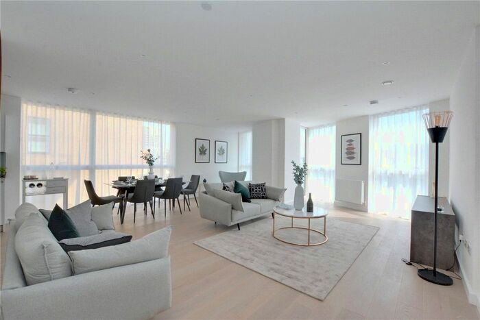 3 Bedroom Flat To Rent In Wyndham Apartments, River Gardens Walk, London, SE10