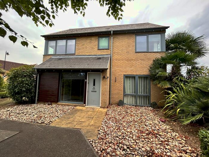 4 Bedroom Detached House To Rent In Eastview, St. Marys Island, Chatham, Kent, ME4