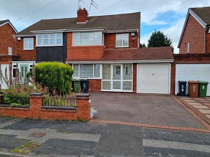 3 Bedroom Semi-detached House To Rent In Buckingham Drive, Willenhall, WV12