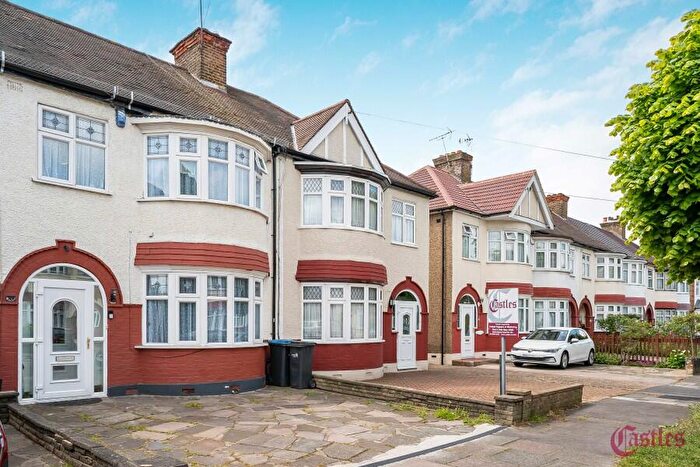 3 Bedroom Terraced House To Rent In Trinity Avenue, Bush Hill Park, Enfield, EN1