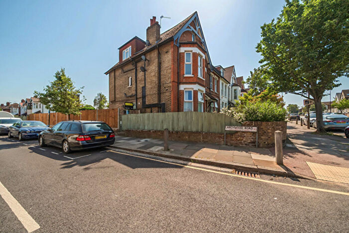 2 Bedroom Apartment For Sale In Southwood Road, London, SE9