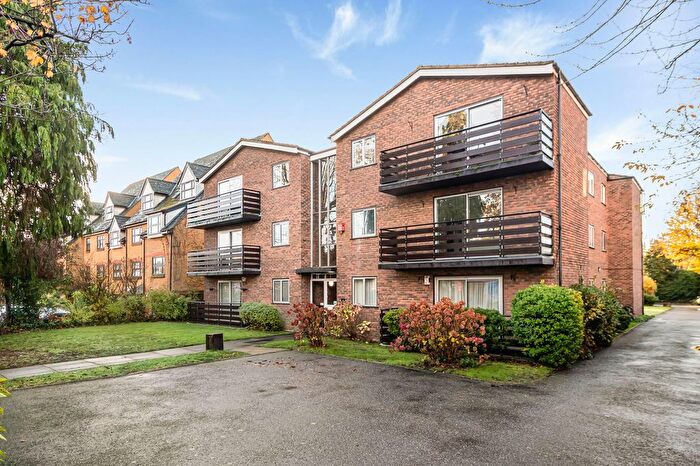 2 Bedroom Flat For Sale In Albemarle Road, Beckenham, BR3
