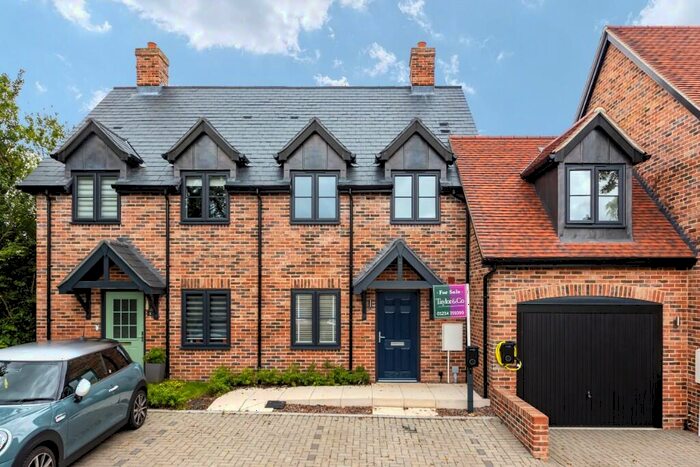 3 Bedroom Terraced House For Sale In Arundel Court, MK16