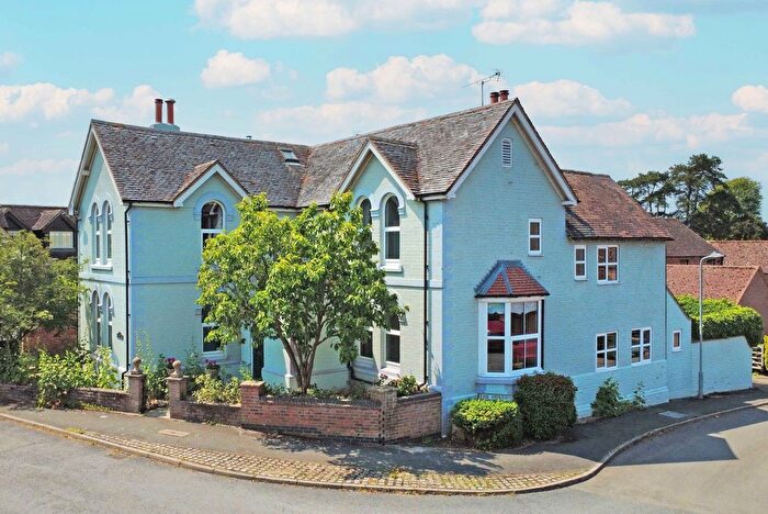 4 Bedroom Semi-detached House For Sale In Top Street, Charlton, WR10