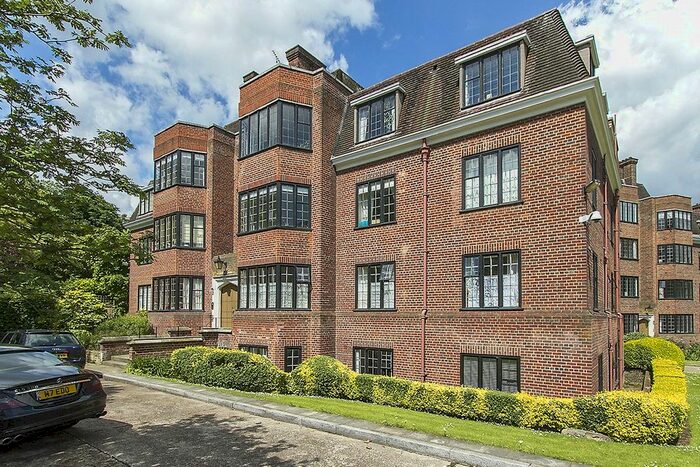 3 Bedroom Flat To Rent In Gonville House, Manor Fields, SW15