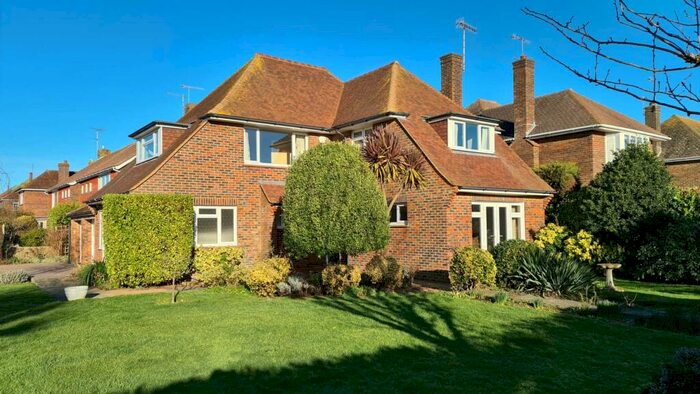 4 Bedroom Detached House To Rent In Amberley Drive, Goring-By-Sea, BN12