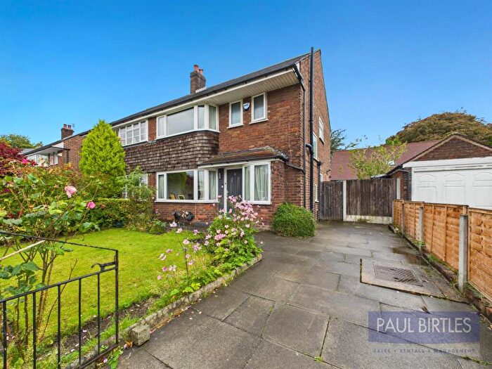 3 Bedroom Semi-Detached House For Sale In Daresbury Avenue, Flixton, Trafford, M41