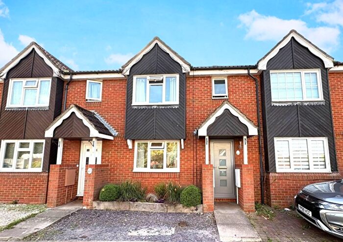 3 Bedroom Terraced House For Sale In Honour Close, Aylesbury, HP20