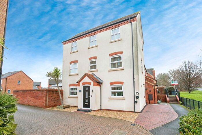 4 Bedroom Semi Detached House For Sale In Alloys Close, Wilnecote, B77