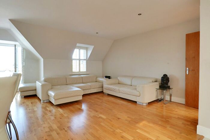 2 Bedroom Flat To Rent In Main Road, Sidcup, Kent, DA14