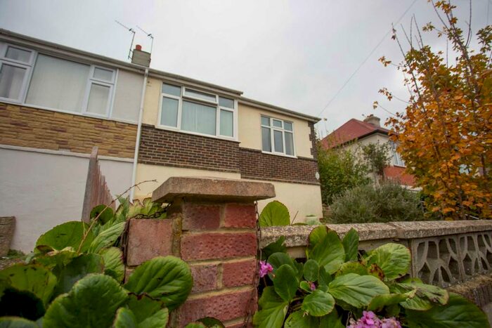 2 Bedroom Bungalow To Rent In Cavendish Road, Rochester, ME1