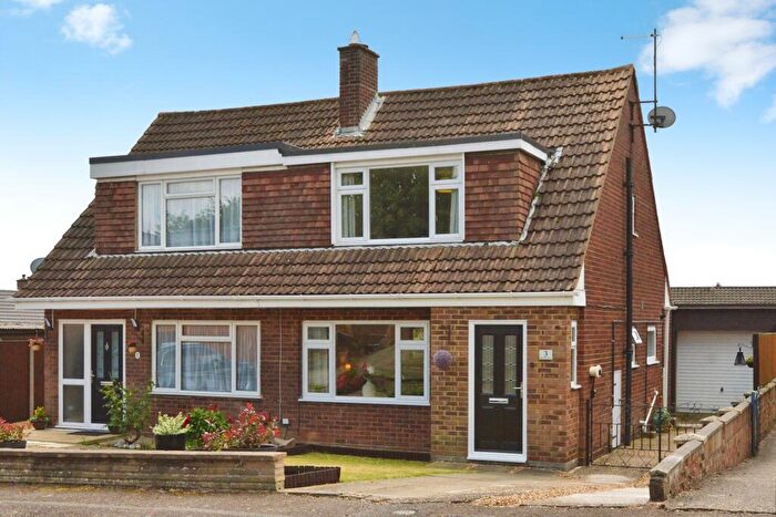 3 Bedroom Semi Detached House For Sale In Tennyson Grove, Milton Keynes, MK3