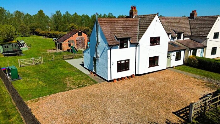 4 Bedroom Semi-Detached House For Sale In Ewell Hall Chase, Kelvedon, CO5
