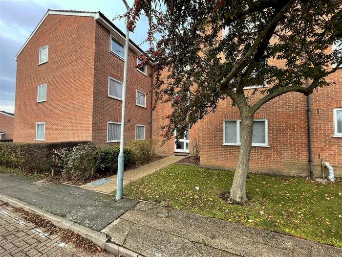 2 Bedroom Flat To Rent In Aylsham Drive, Ickenham, Uxbridge UB10